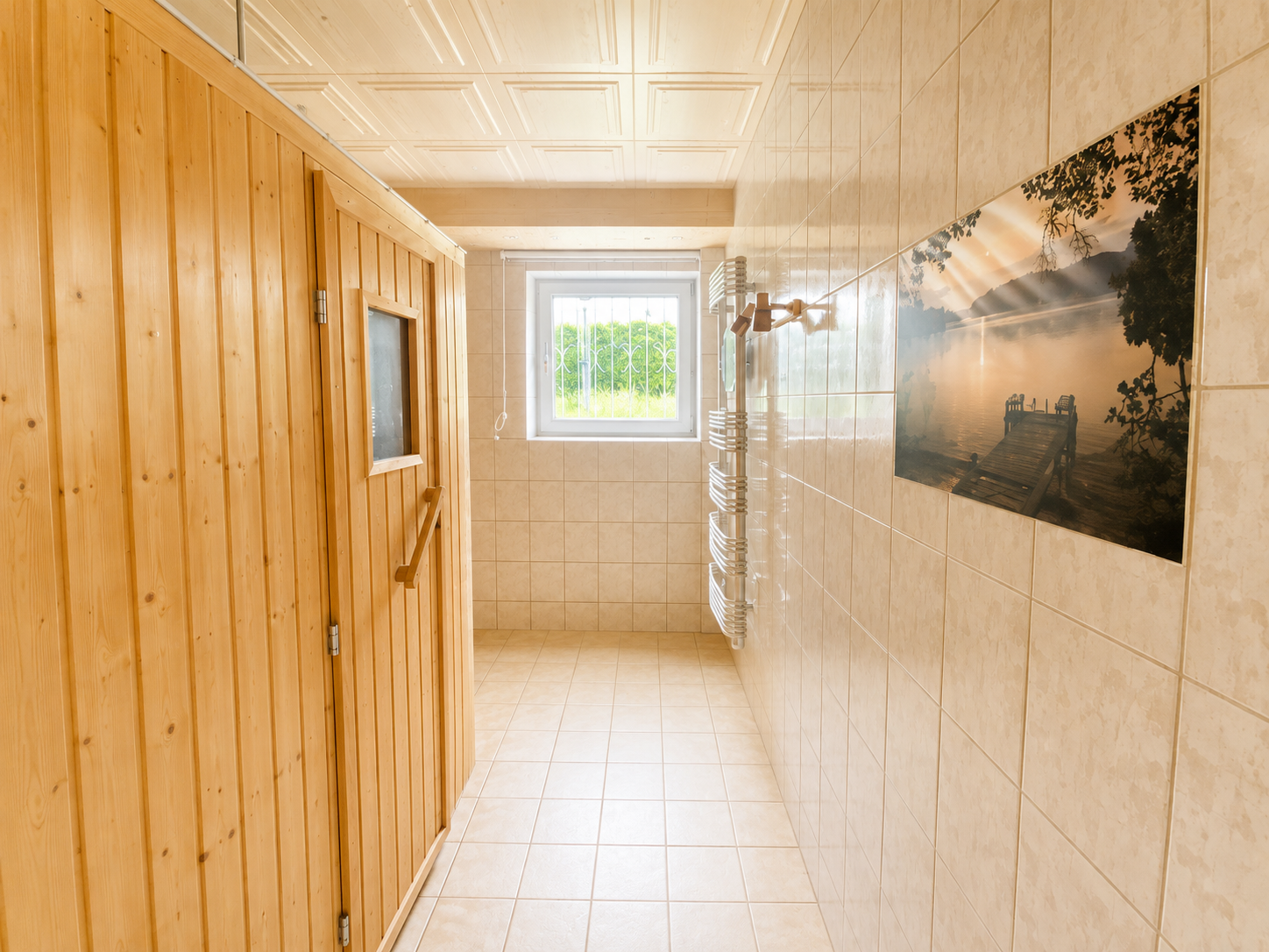 6 BR bungalow/single house with terrace, yard, pool, sauna 23