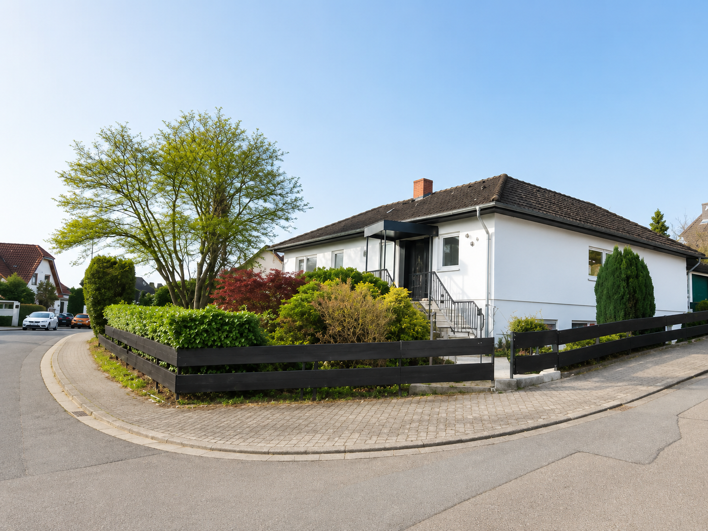 6 BR bungalow/single house with terrace, yard, pool, sauna 24