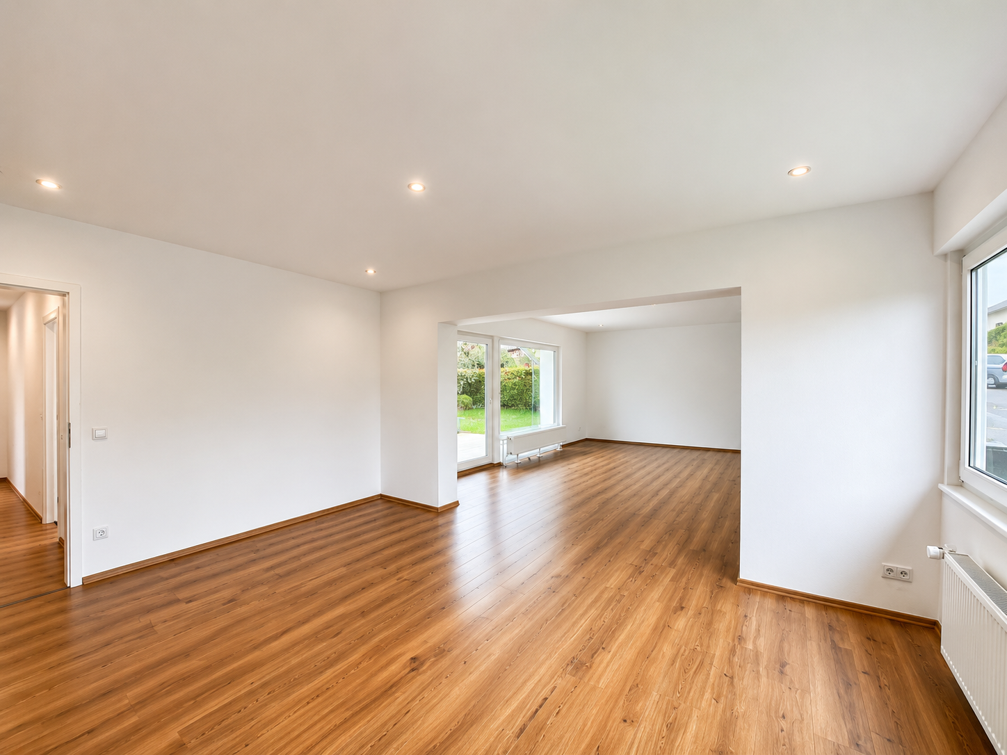 6 BR bungalow/single house with terrace, yard, pool, sauna 4