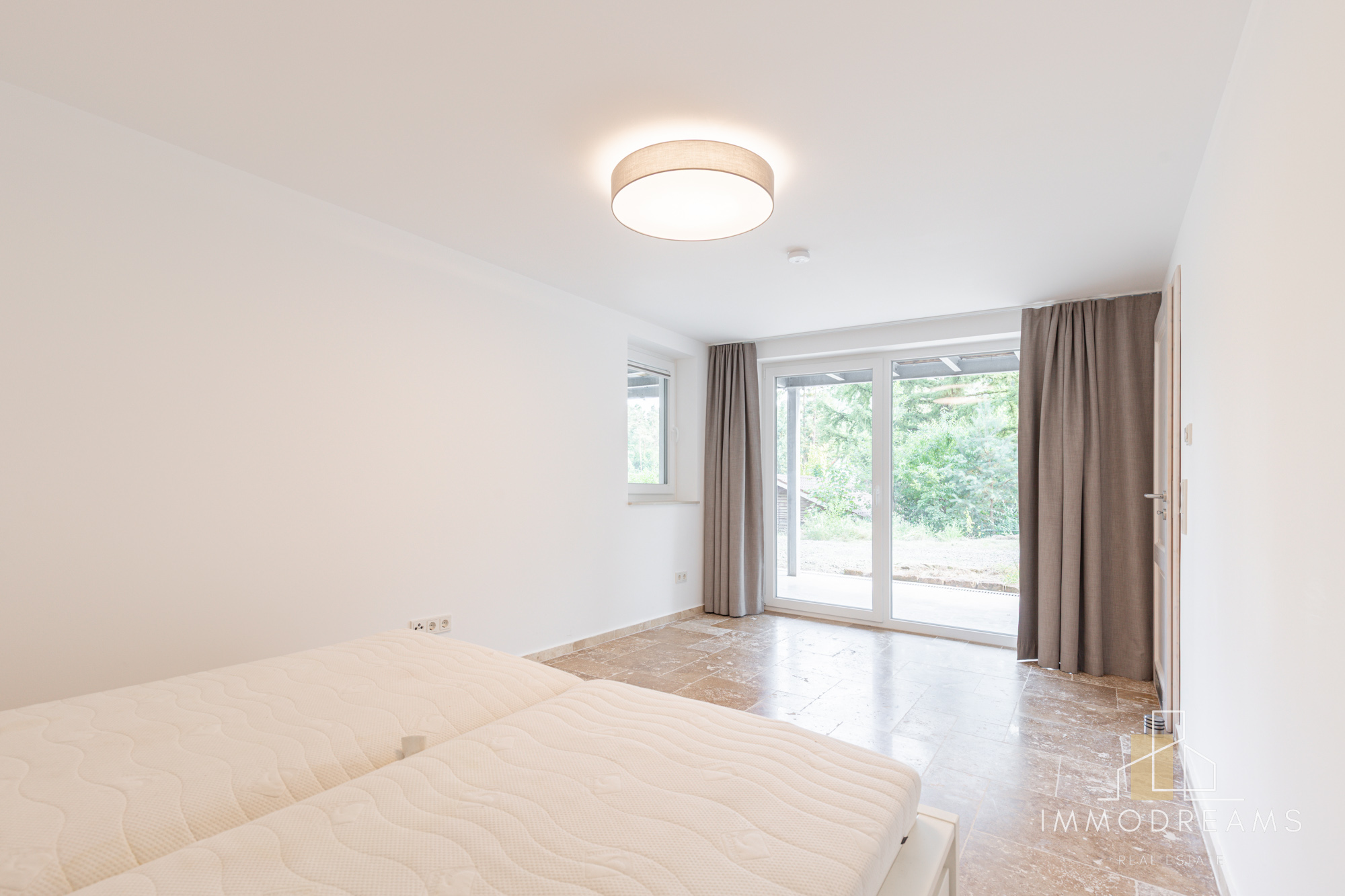 Unique Freestanding 2 Bed 2 Bath House in 67661 KL-Mölschbach 4