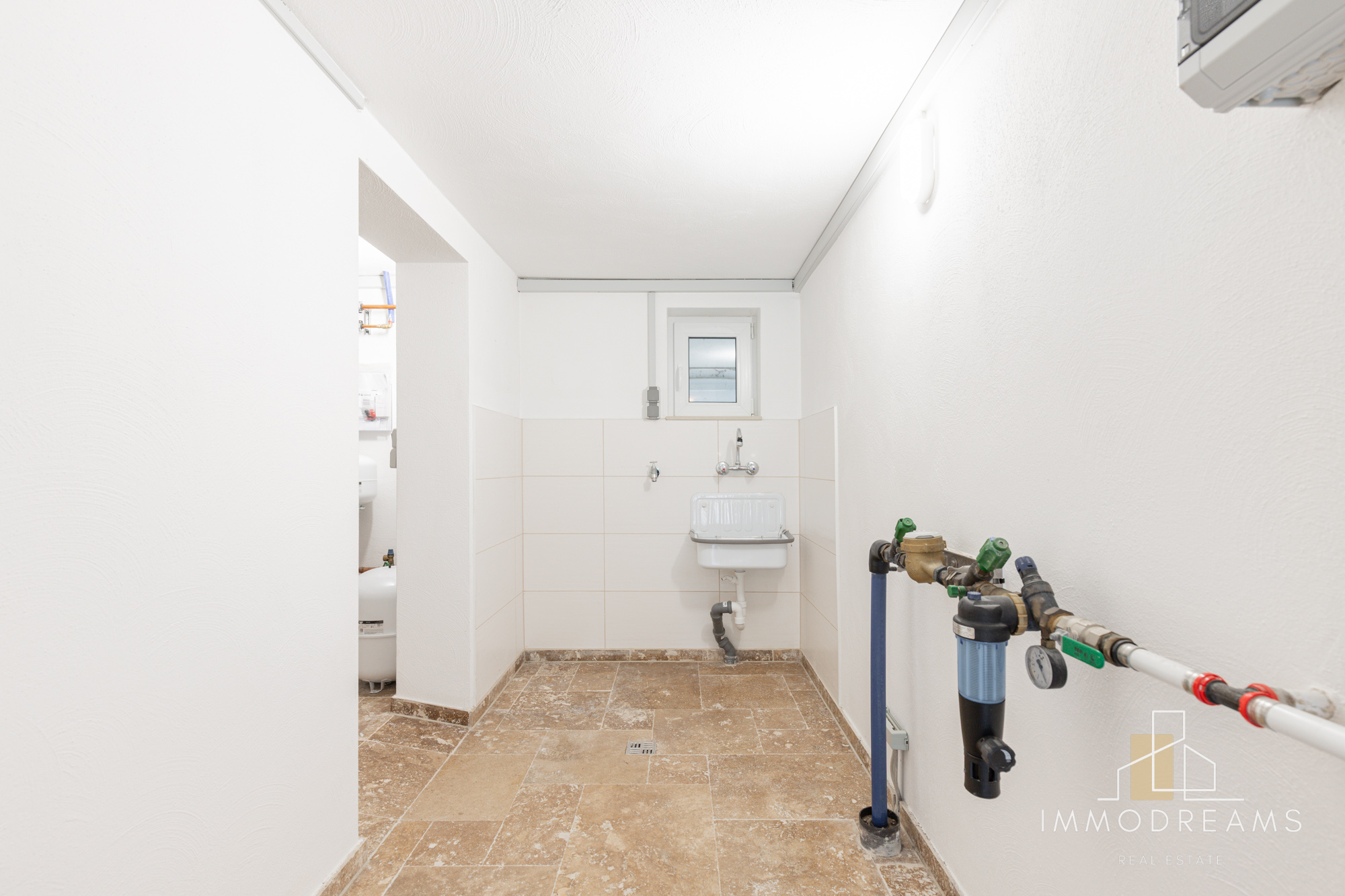 Unique Freestanding 2 Bed 2 Bath House in 67661 KL-Mölschbach 17