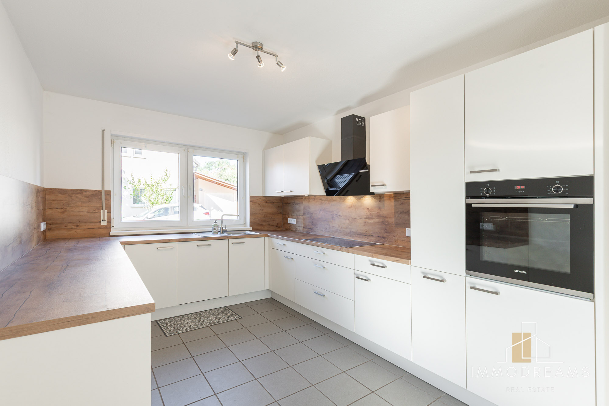 Cozy 5 Bed 3,5 Bath Duplex in Otterberg 7