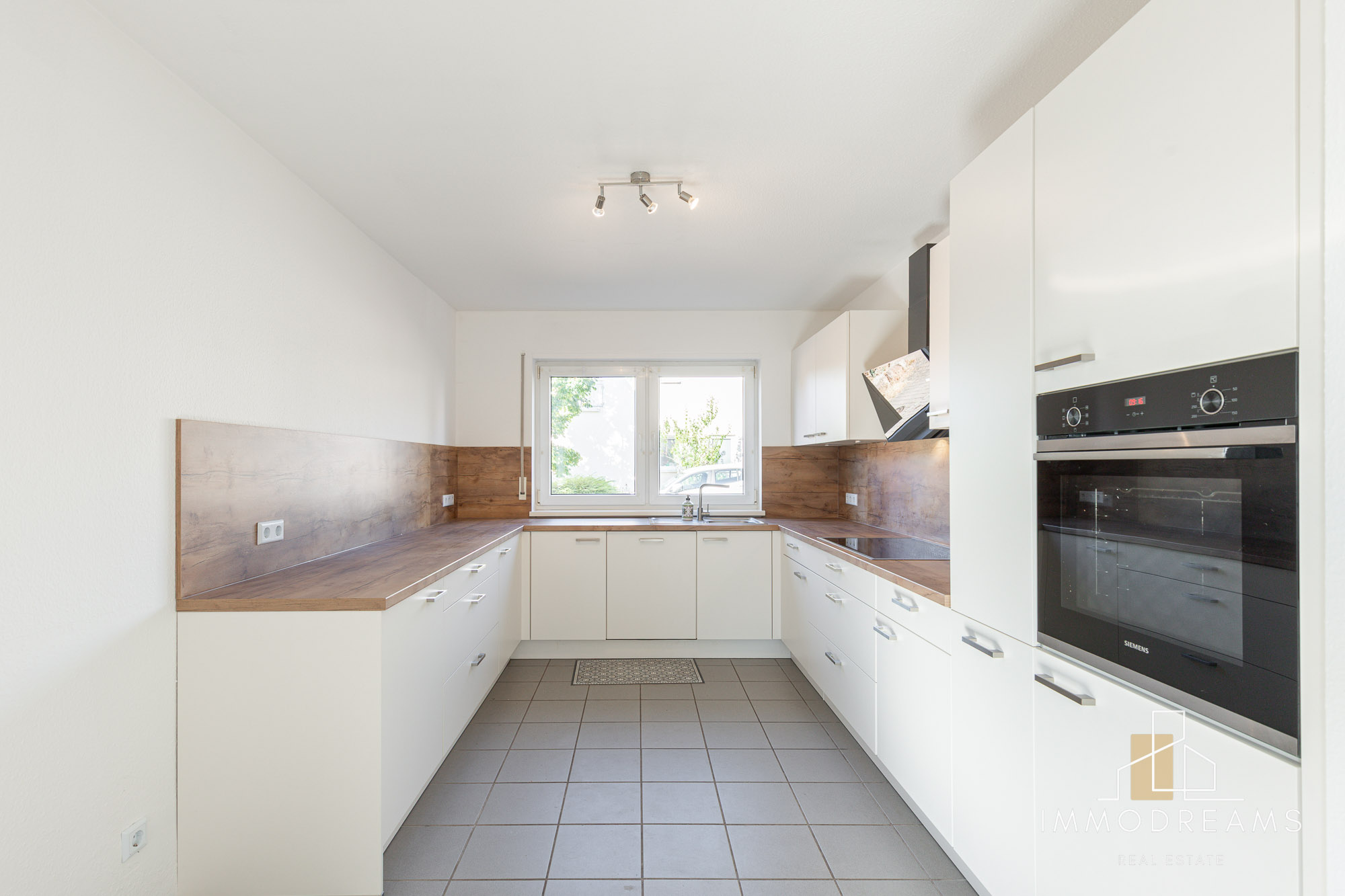 Cozy 5 Bed 3,5 Bath Duplex in Otterberg 6