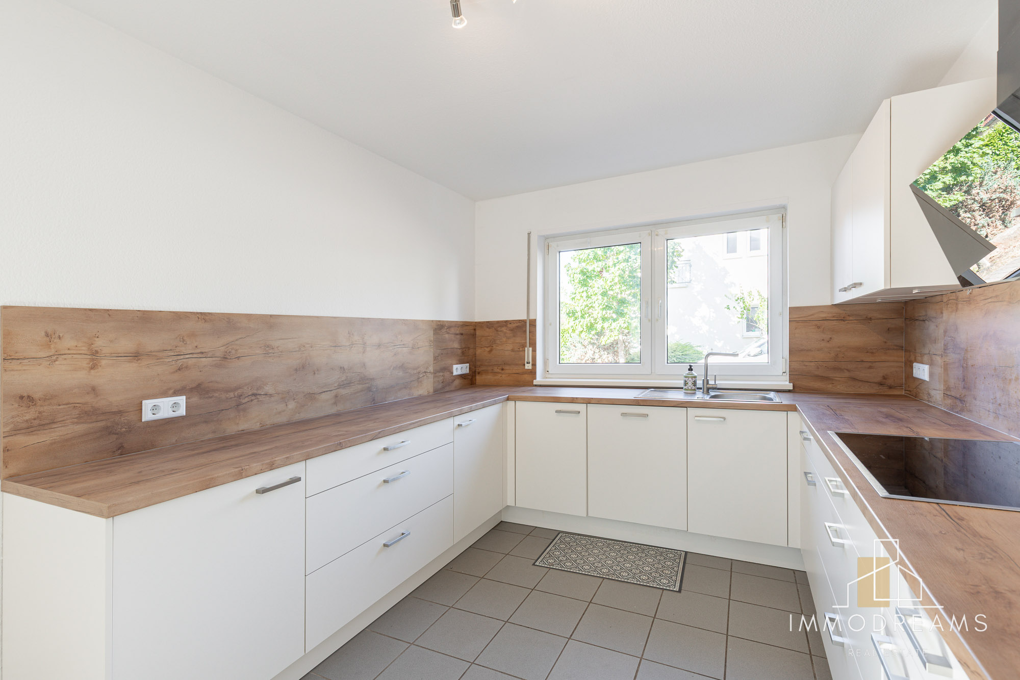 Cozy 5 Bed 3,5 Bath Duplex in Otterberg 8