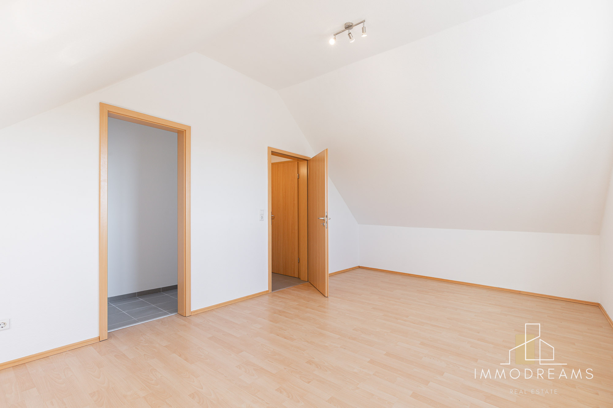 Cozy 5 Bed 3,5 Bath Duplex in Otterberg 25
