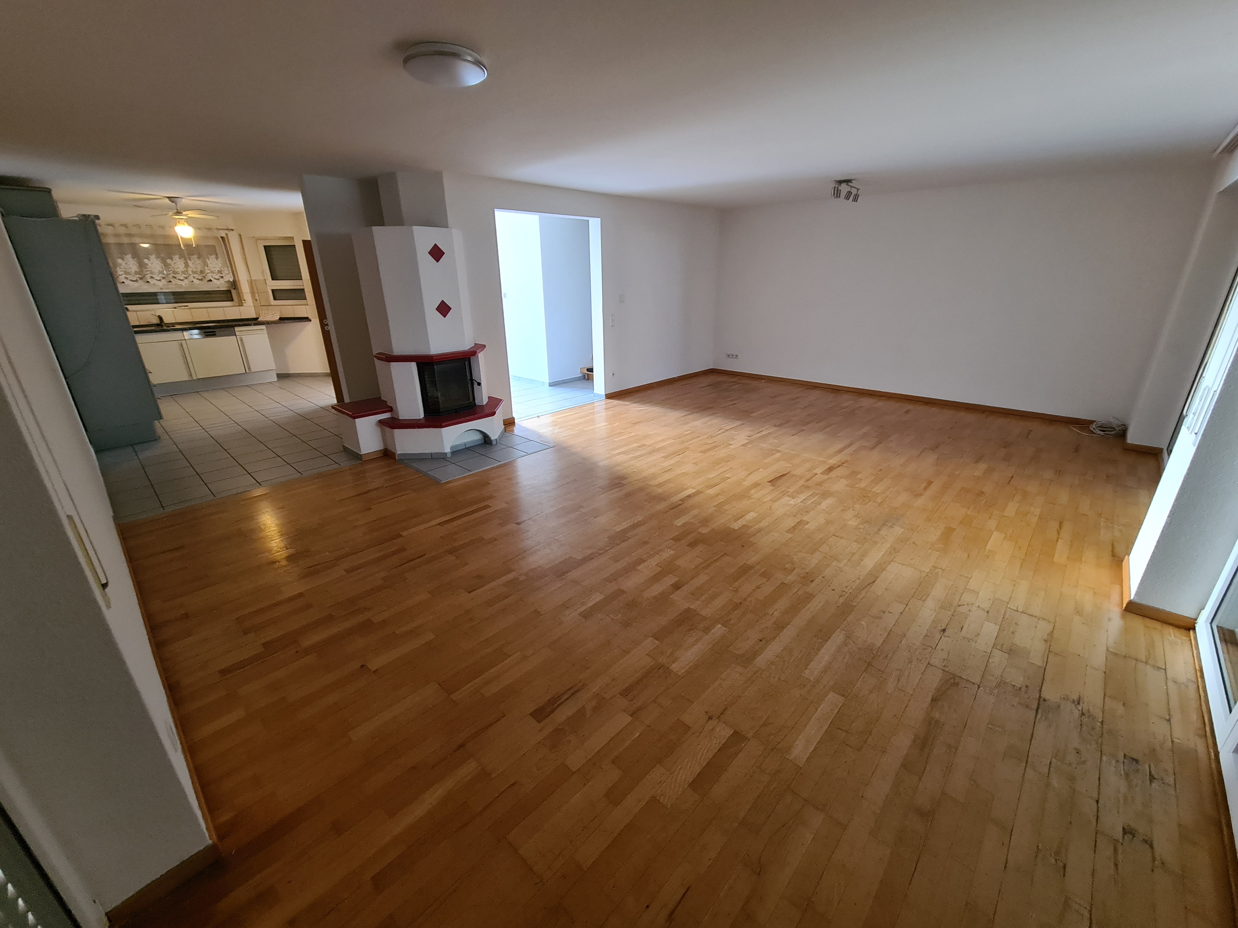 Spacious semi-detached /duplex house, A/C, floor heating, backyard, 2 parking spots 3