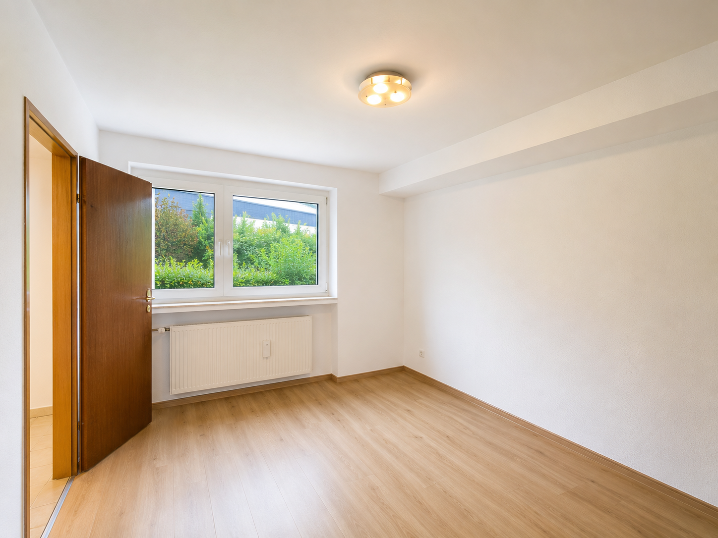 6 BR bungalow/single house with terrace, yard, pool, sauna 18