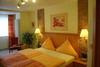 Beautiful and cozy 3 bedroom apartment in Schwedelbach, fully furnished, Long-term only 3
