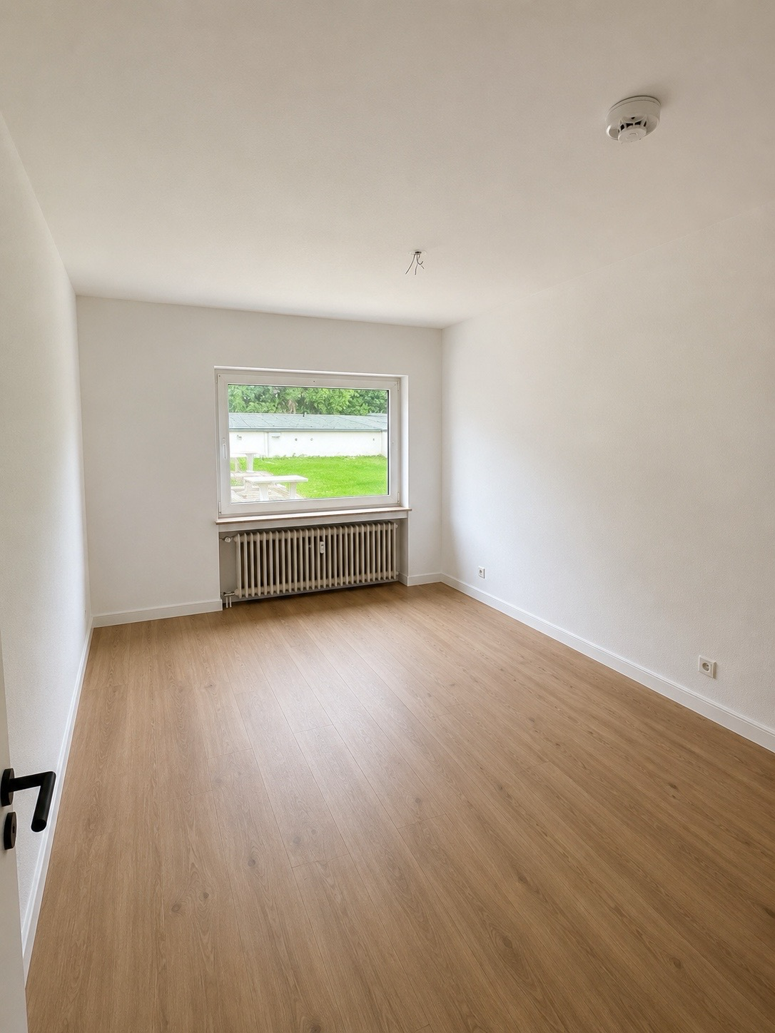 Renovated 1BR Apartment Wiesbaden-Medenbach | Pool | Furnished Option | US Military/DoD Welcome 3