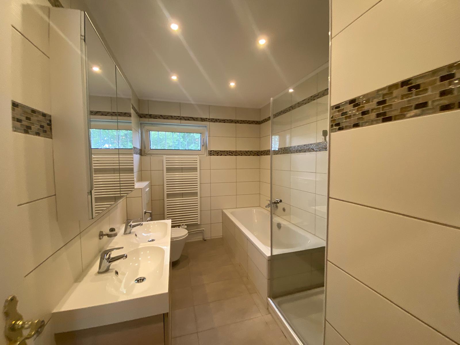 6 BR bungalow/single house with terrace, yard, pool, sauna 14