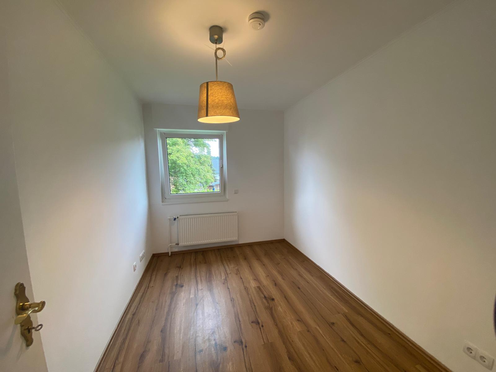 6 BR bungalow/single house with terrace, yard, pool, sauna 10