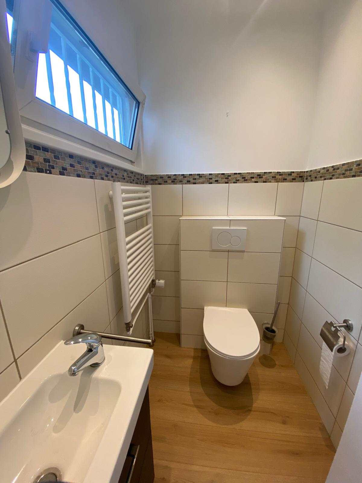6 BR bungalow/single house with terrace, yard, pool, sauna 15