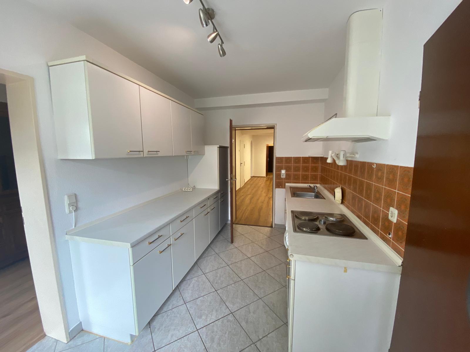 6 BR bungalow/single house with terrace, yard, pool, sauna 20