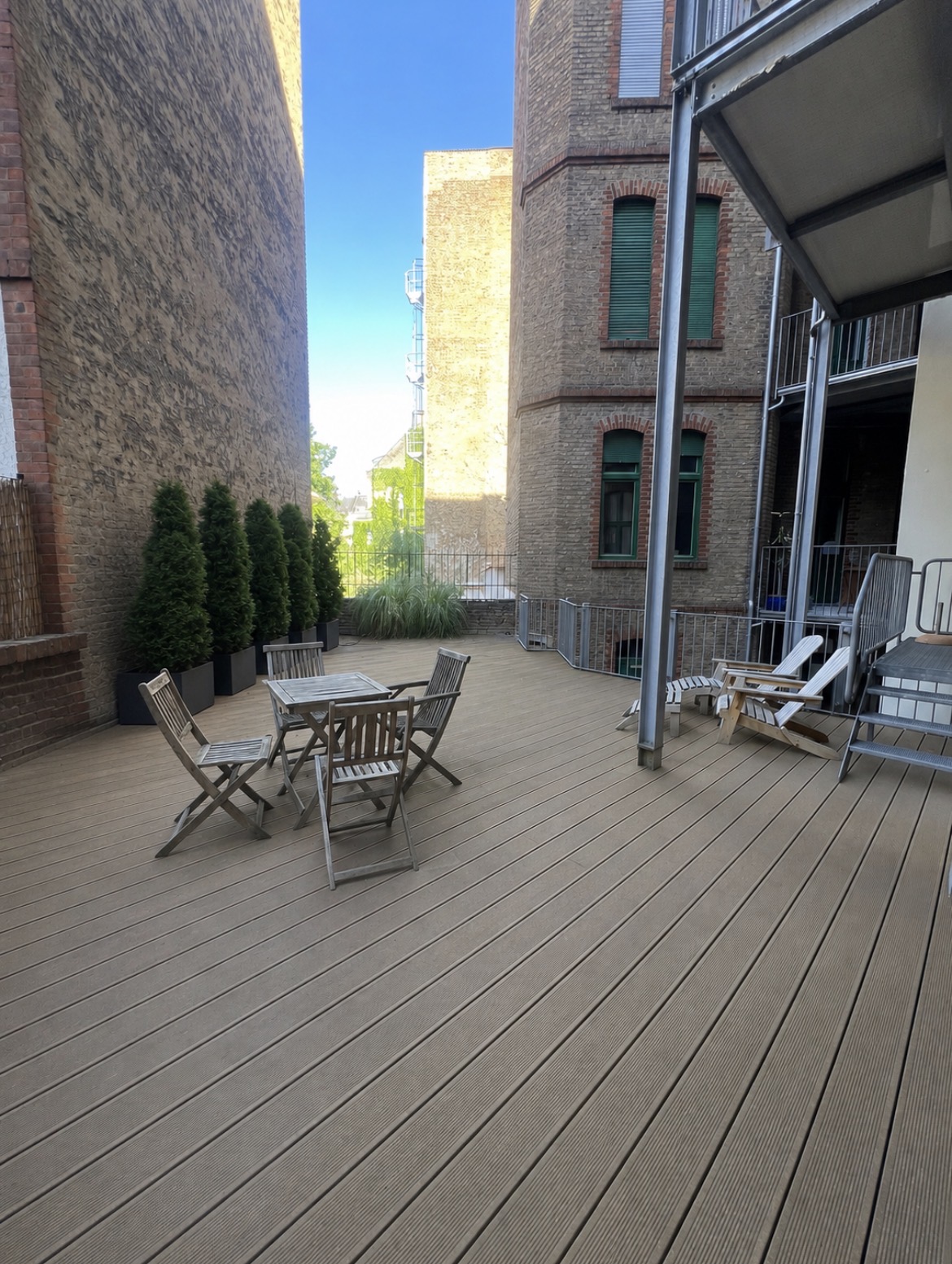 Wiesbaden – Stunning Bright 3-Bedroom Period Apartment with Large, Peaceful Terrace – Central Location, Fully Furnished 2