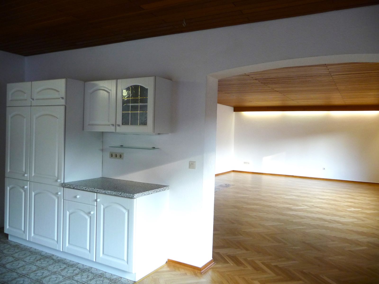Pet friendly, spacious detached family home in pictoresque, medieval town 3
