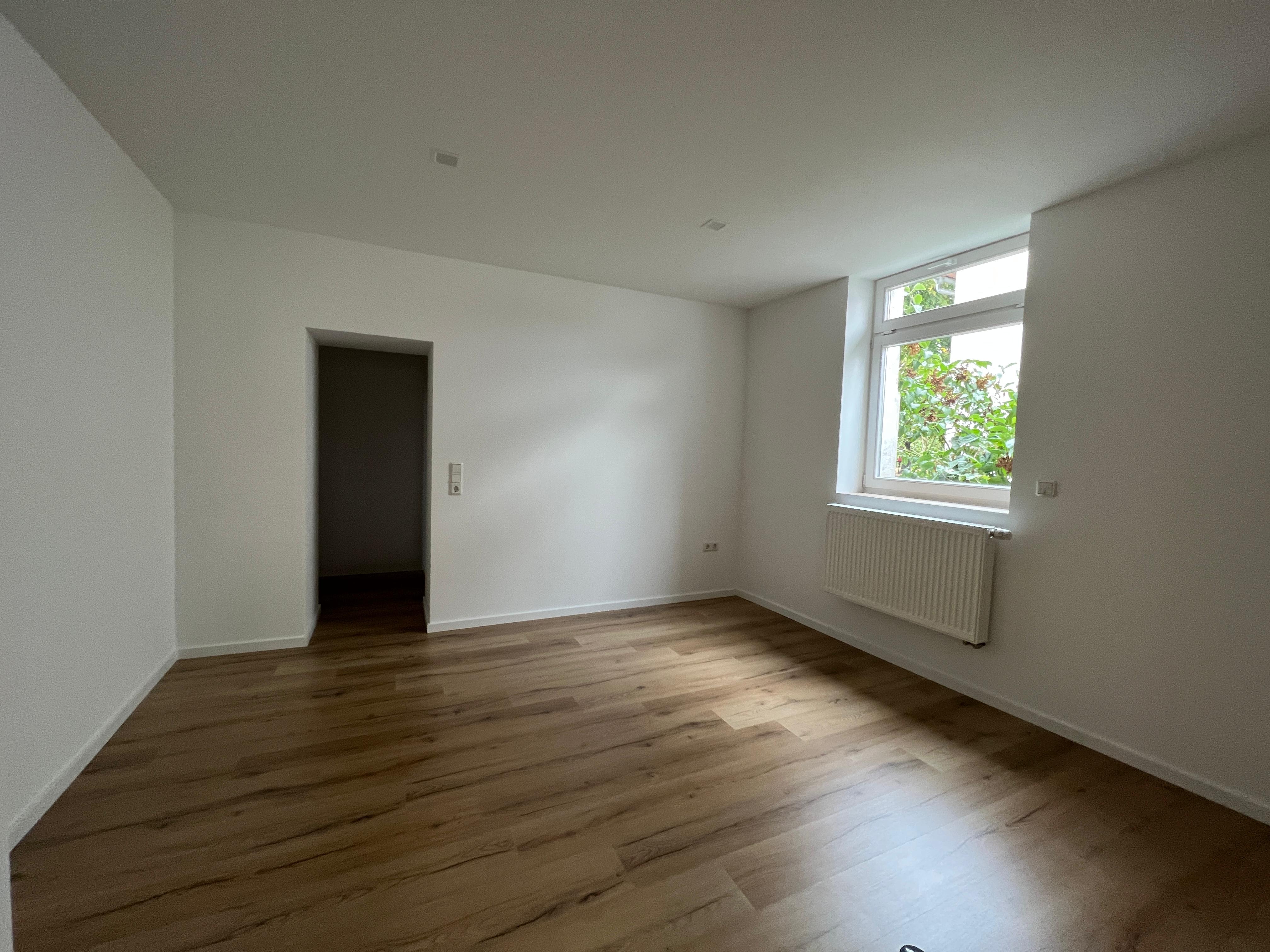 Modern 1 Bed 1,5 Bath Apartment in 66882 Hütschenhausen 4