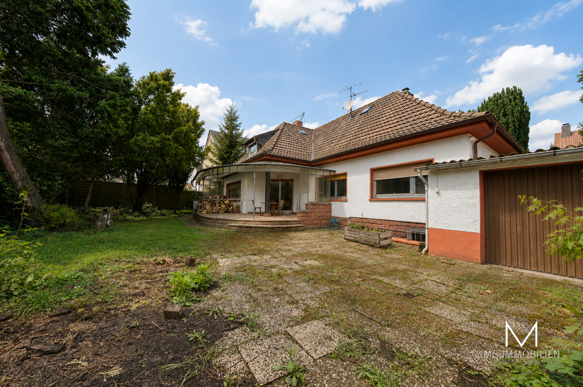 MG - Ramstein: Repräsentatives Einfamilienhaus mit Garten und Garage 12
