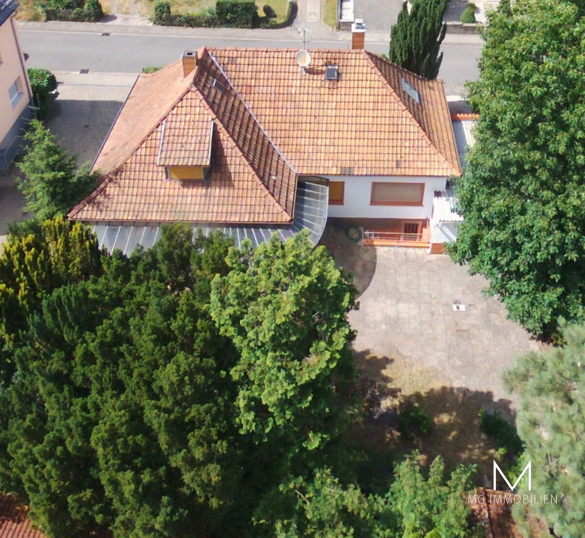 MG - Ramstein: Repräsentatives Einfamilienhaus mit Garten und Garage 14