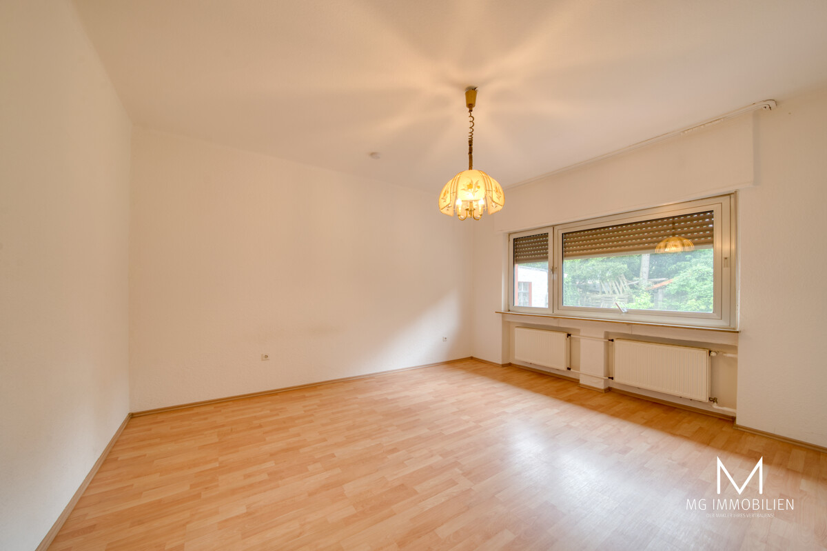 MG - Ramstein: Repräsentatives Einfamilienhaus mit Garten und Garage 3