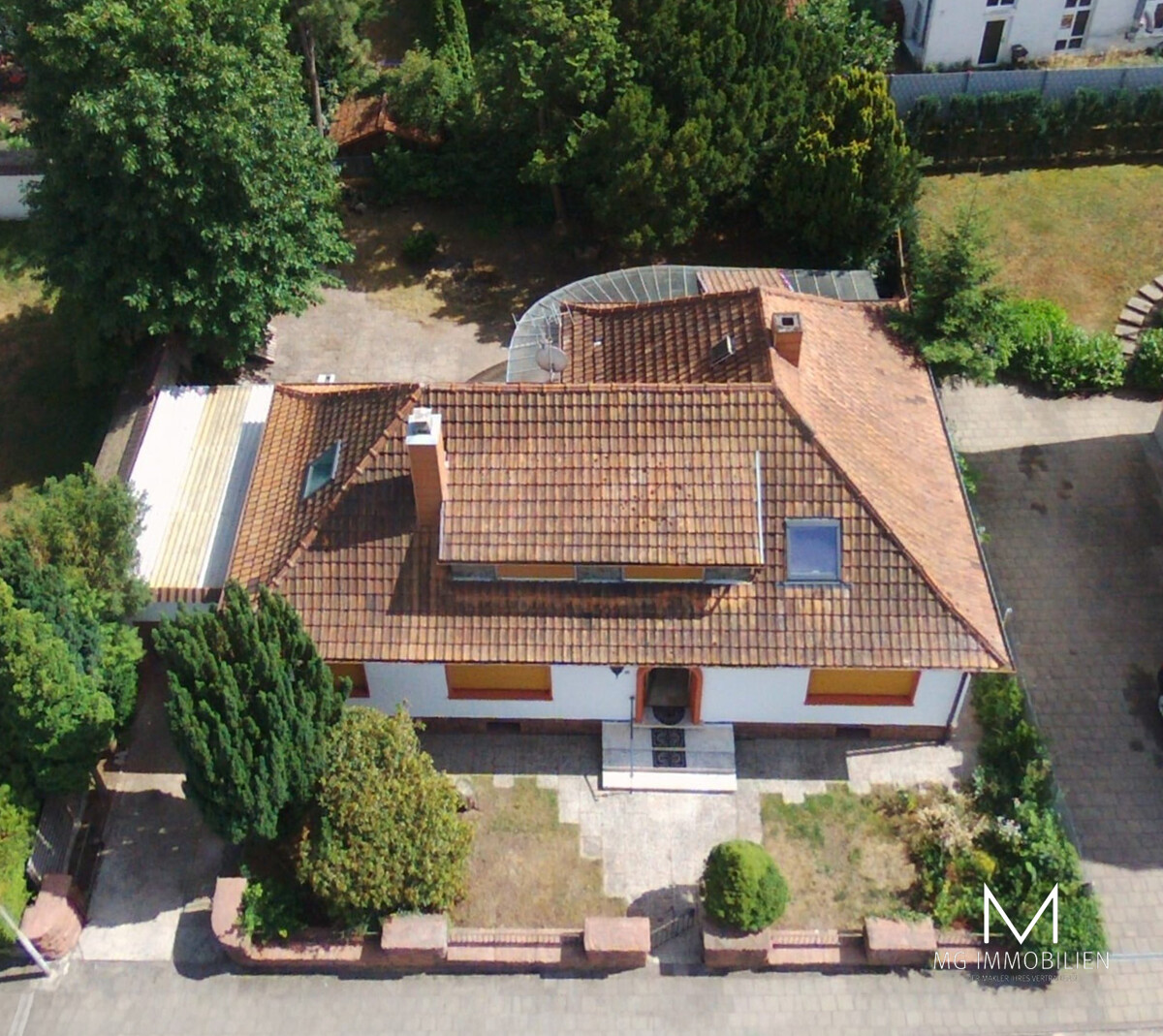 MG - Ramstein: Repräsentatives Einfamilienhaus mit Garten und Garage 13