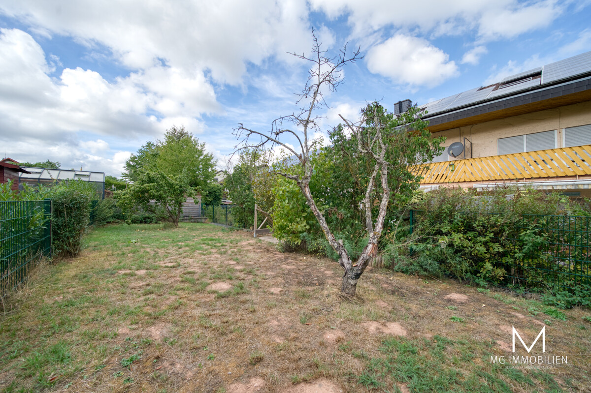 MG: Duplex for rent with fenced yard and 4 bedrooms 14
