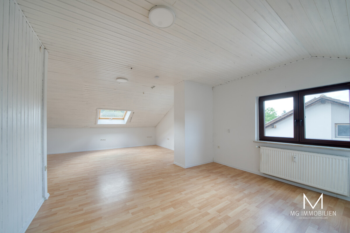 MG: Duplex for rent with fenced yard and 4 bedrooms 6