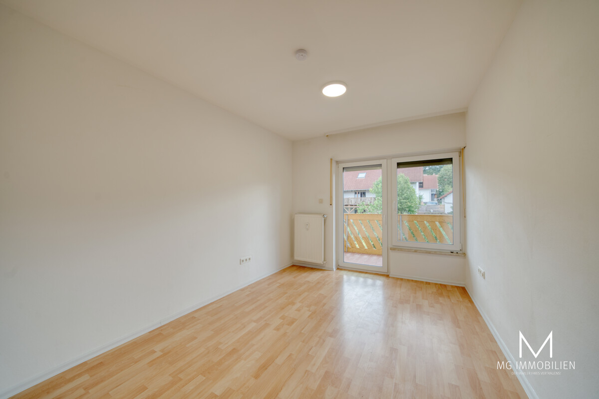 MG: Duplex for rent with fenced yard and 4 bedrooms 9