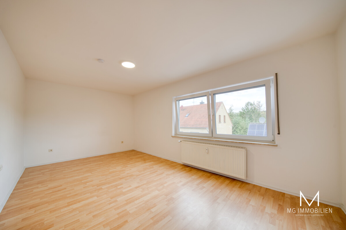 MG: Duplex for rent with fenced yard and 4 bedrooms 4