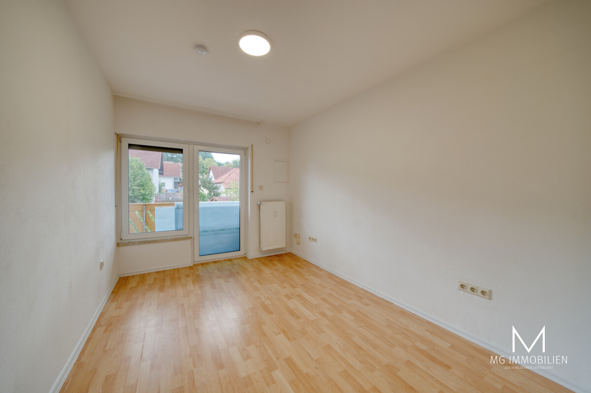 MG: Duplex for rent with fenced yard and 4 bedrooms 10