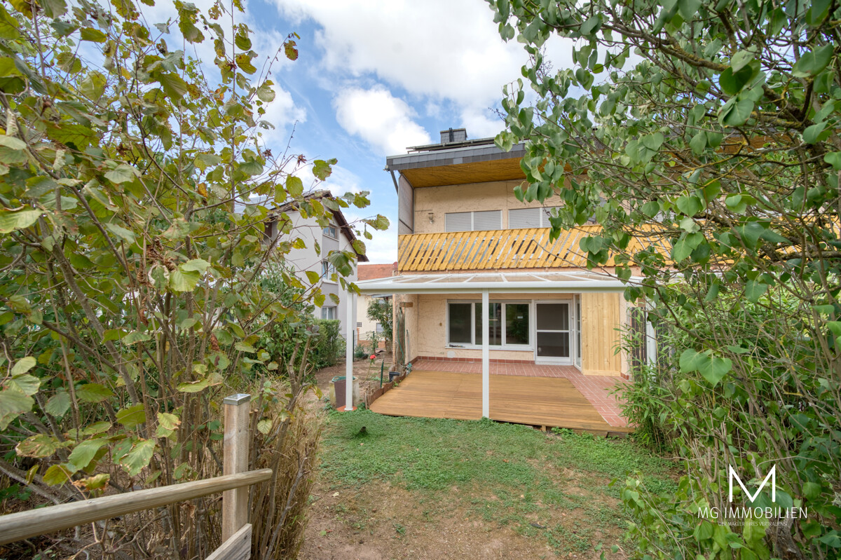 MG: Duplex for rent with fenced yard and 4 bedrooms 13