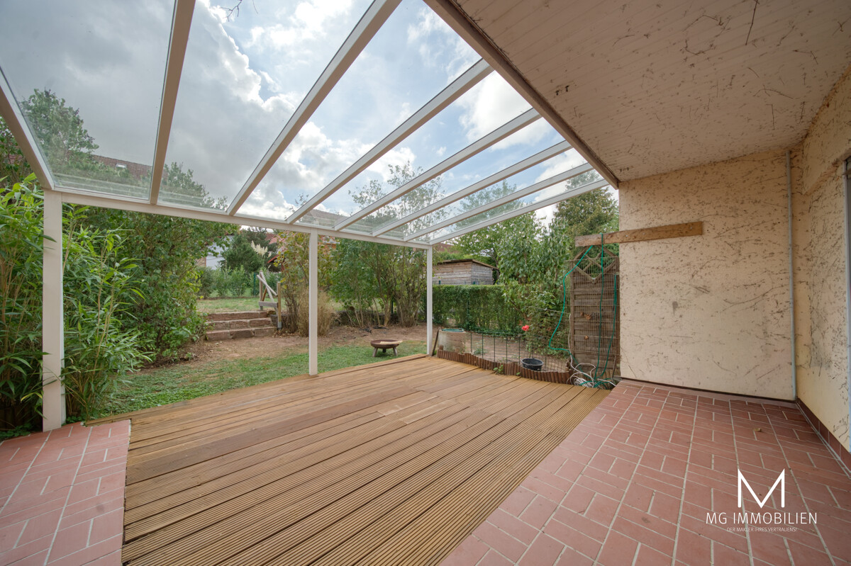 MG: Duplex for rent with fenced yard and 4 bedrooms 12
