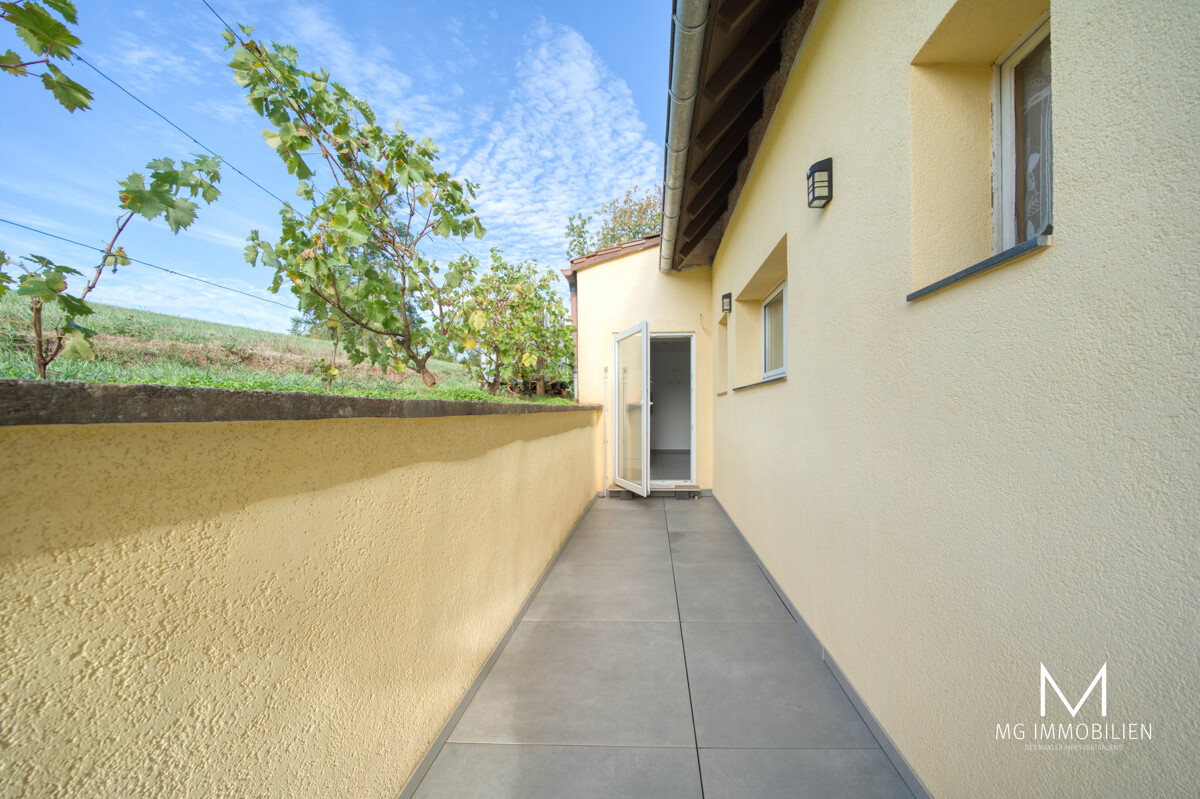Renovated Duplex with garage close to RAB for rent 7