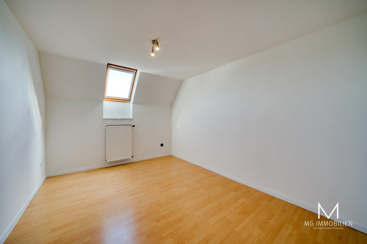 Renovated Duplex with garage close to RAB for rent 6