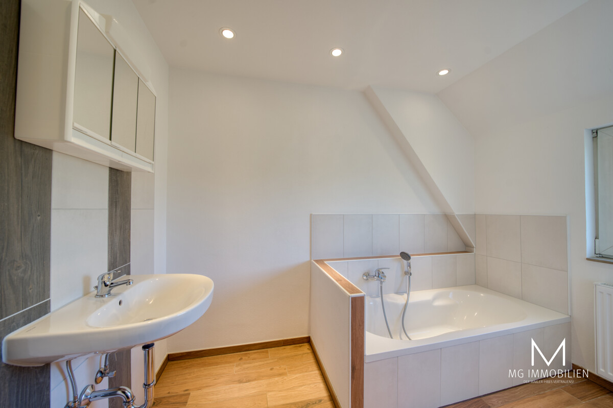 Renovated Duplex with garage close to RAB for rent 5
