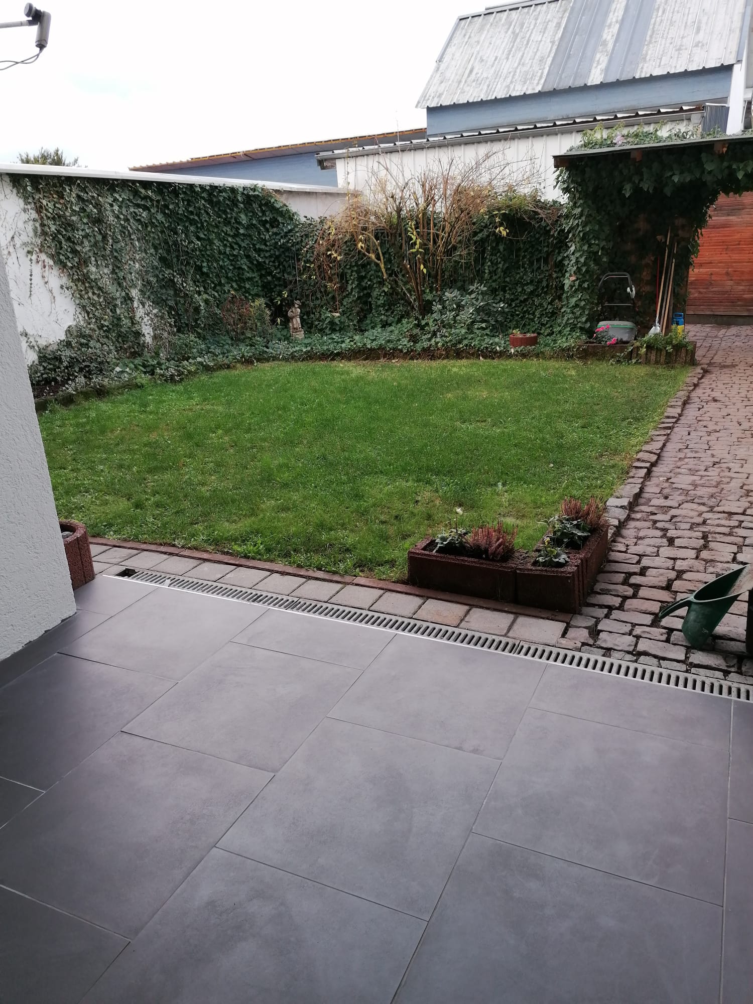 Nice 3-4 bedroom house, 2 full bathr. 3